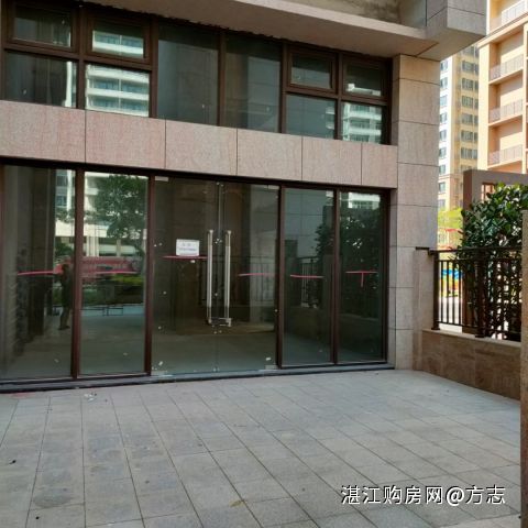 时代君悦小区门口第一间店出租
