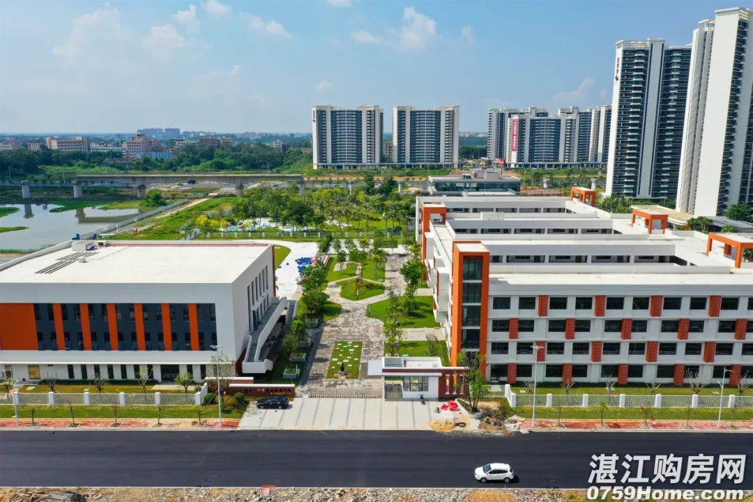 9月开学！高清航拍图看湛江市二中坡头附属学校最新进度