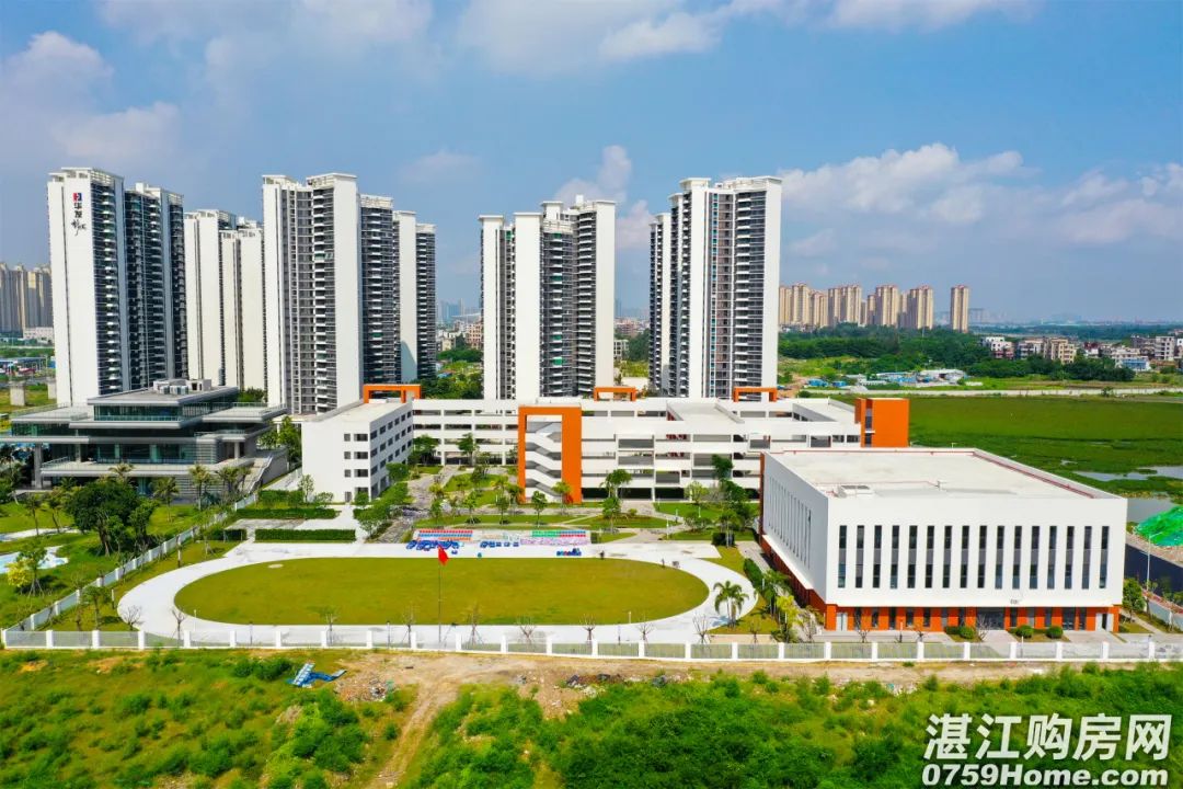 9月开学！高清航拍图看湛江市二中坡头附属学校最新进度