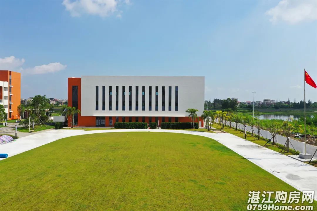 9月开学！高清航拍图看湛江市二中坡头附属学校最新进度