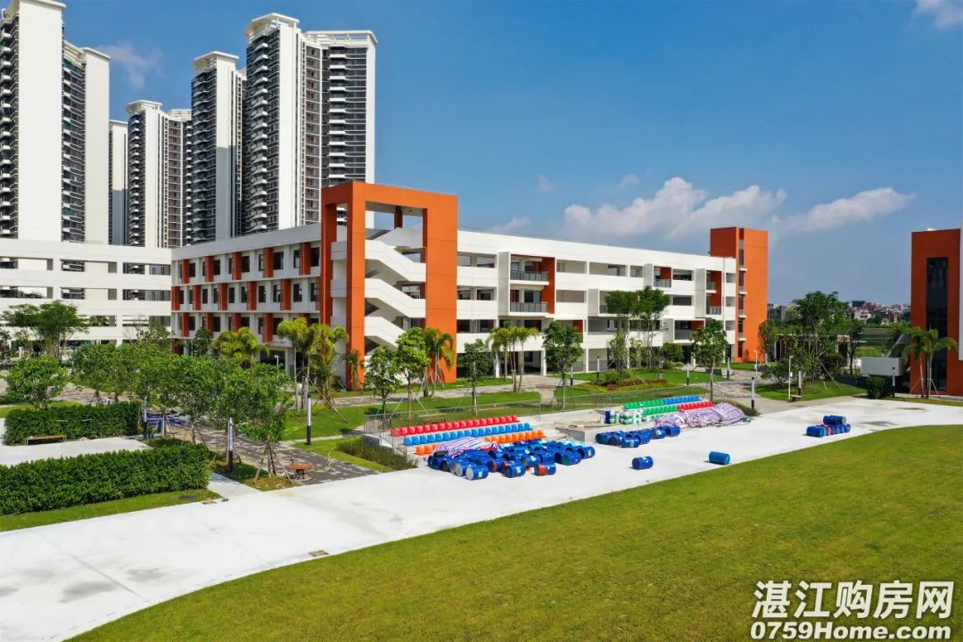 9月开学！高清航拍图看湛江市二中坡头附属学校最新进度