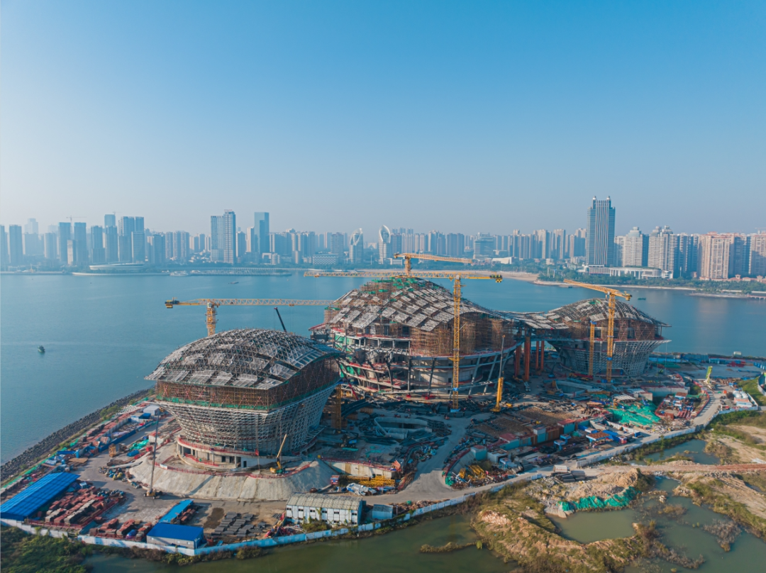 共建湛江文化高地 持续发展文旅产业｜湛江文化中心合龙仪式圆满举行