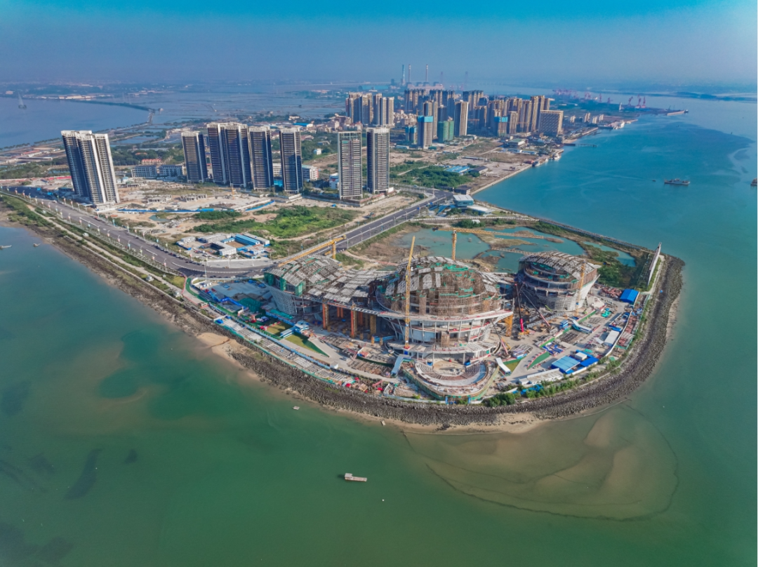 共建湛江文化高地 持续发展文旅产业｜湛江文化中心合龙仪式圆满举行