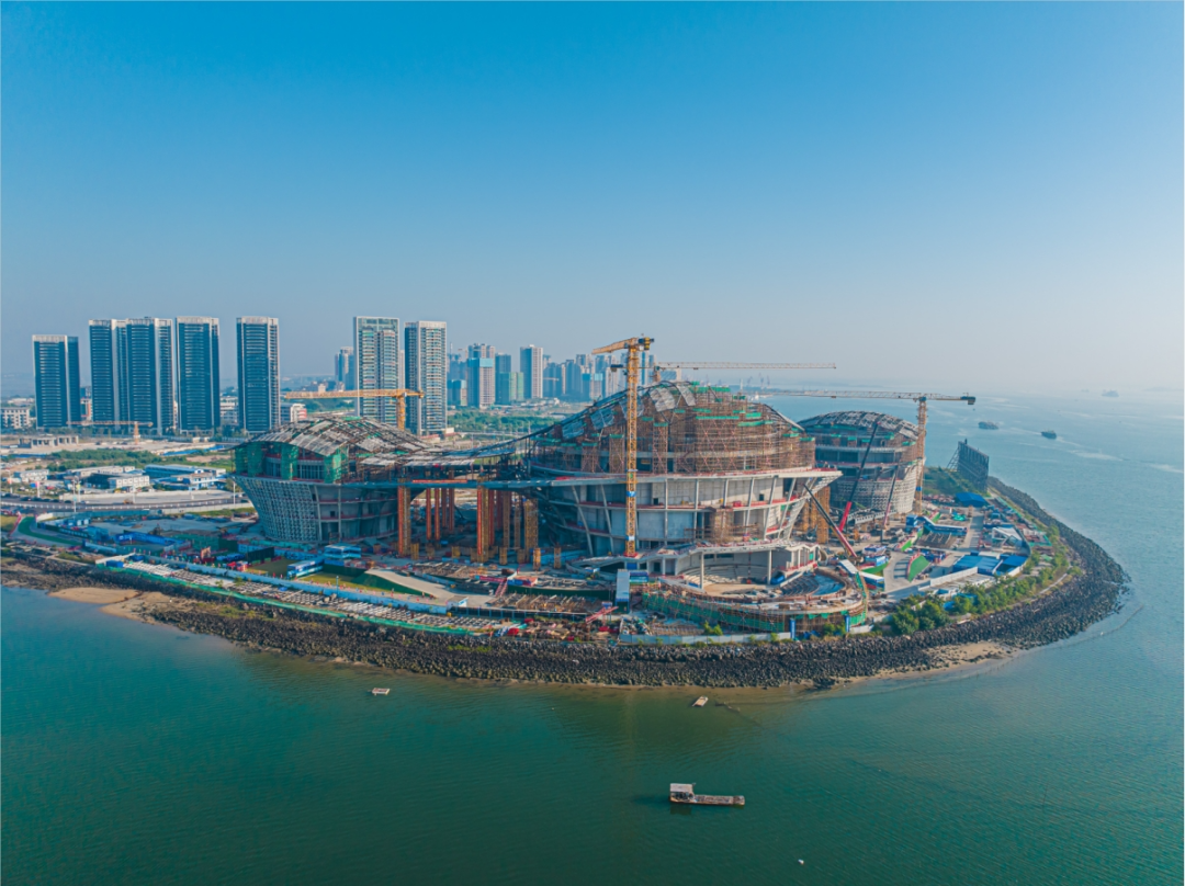 共建湛江文化高地 持续发展文旅产业｜湛江文化中心合龙仪式圆满举行